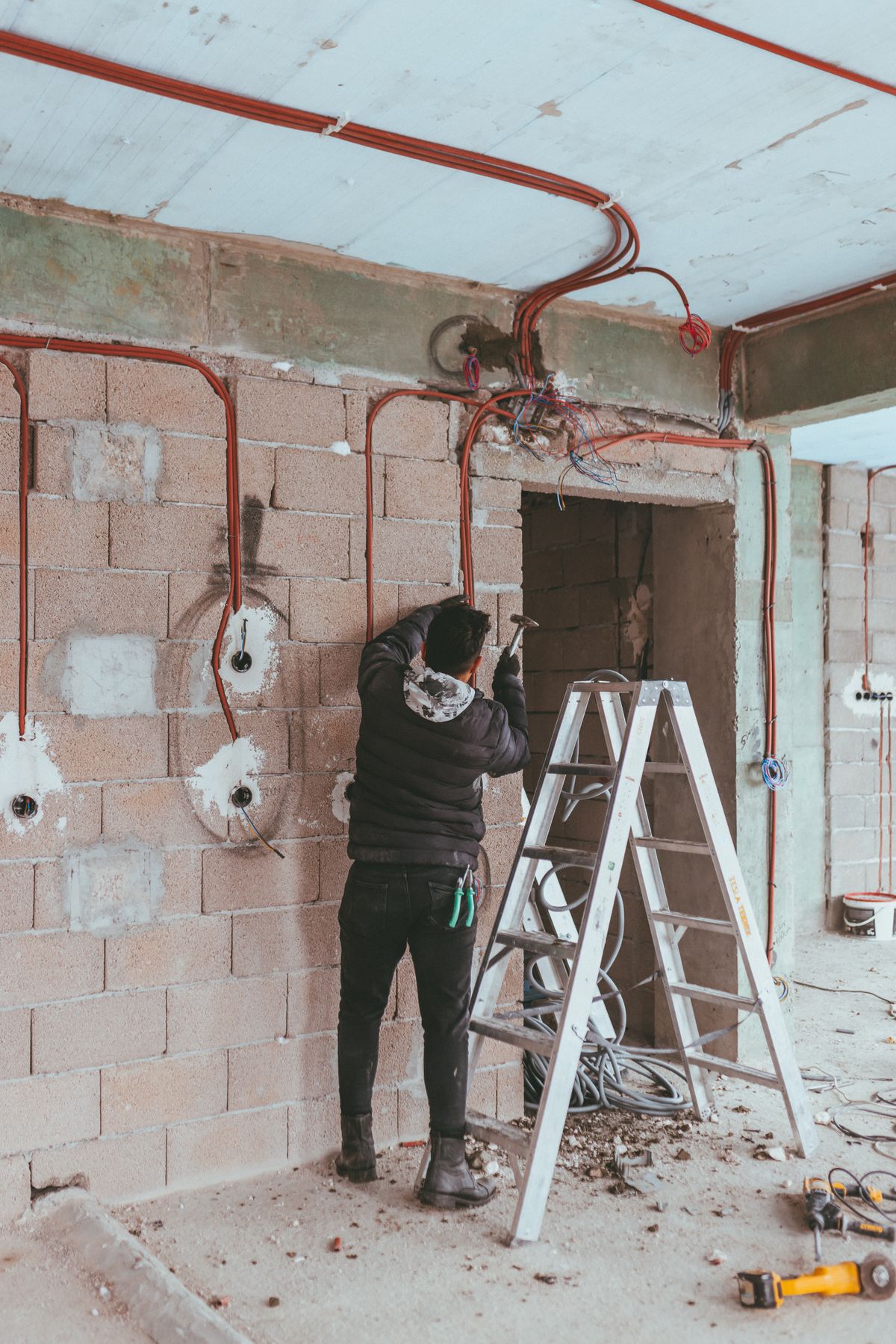 Licensed electricians for MEP installation, testing, and maintenance.